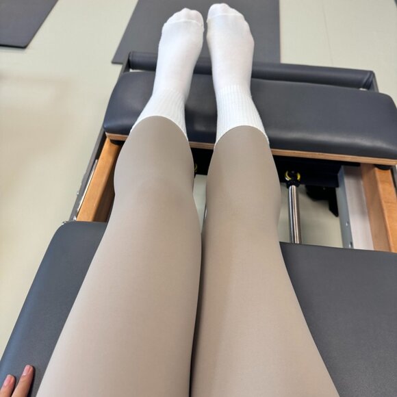 High Rise Leggings/Yoga pants - Picture 2 of 3